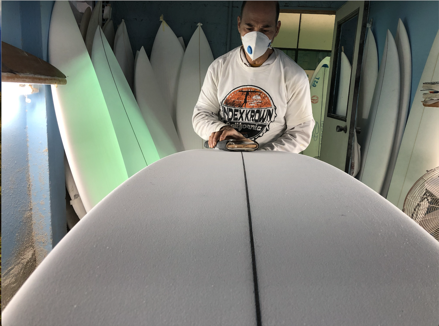 When it comes to choosing a surfboard, one of the most important considerations is the construction material. Different materials can affect the performance, durability, and even the environmental impact of the board. In this article, we’ll explore the differences between some of the most common materials used in surfboard construction and go into detail about the materials offered by Index Krown Surfboards: Epoxy, PU Light, PU Blue, PU Pro, and Index Krown Surfboards’ ECO system.